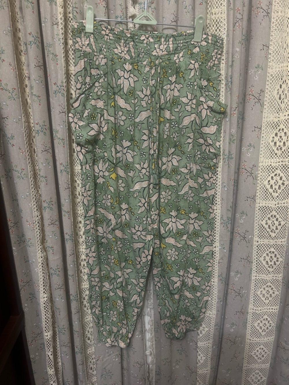 Aerie Green Floral Smocked Waist Pants Large Boho Lounge‎